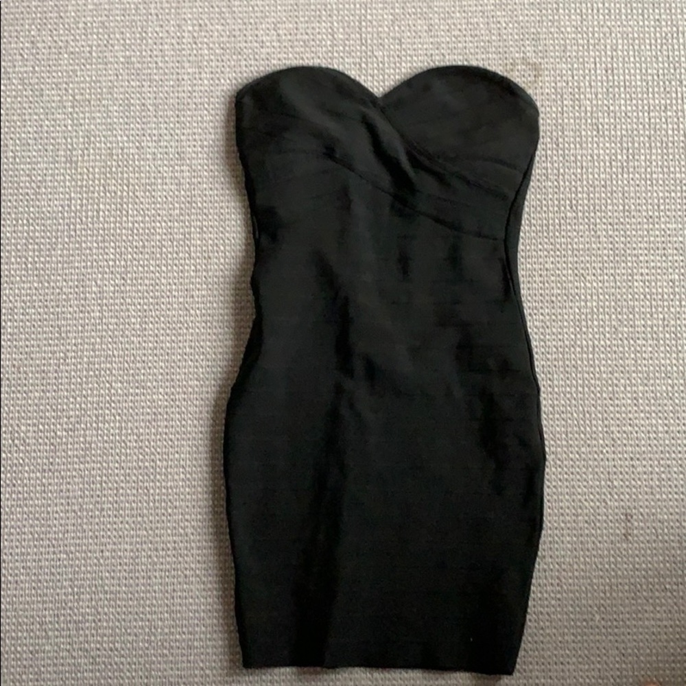 Black bodycon dress :)
